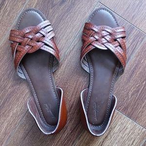 NWOT Huarache Sandals Universal Thread
